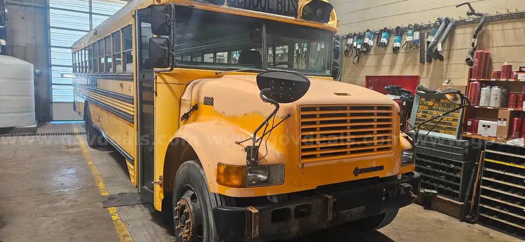 2000 International 3800