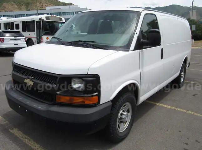 2015 Chevrolet Express G2500 Cargo Van w/Shelves  V04770  U3119