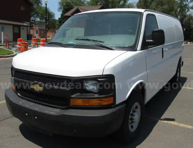 2015 Chevrolet Express G2500 Cargo Van   V04771  U3130