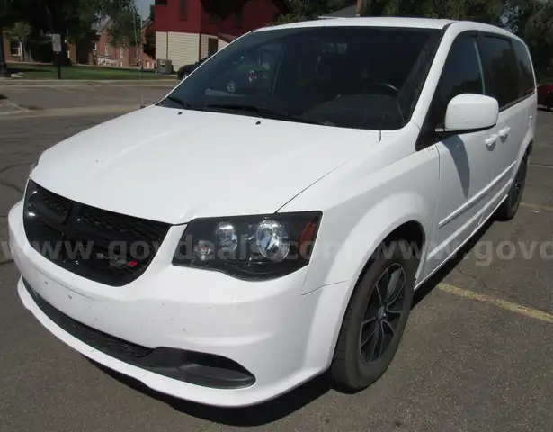 2017 Dodge Grand Caravan SE Plus Mini Van  V05142  U3146