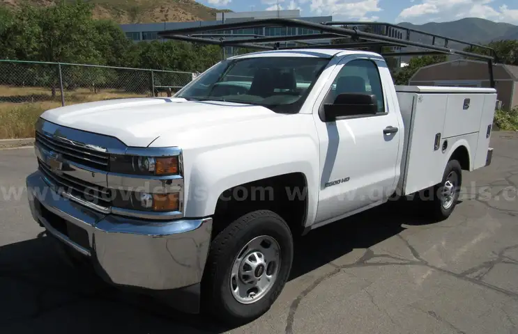 2017 Chevrolet Silverado 2500HD w/ Utility Bed, Equipment Rack and Crane  V05073  U3158