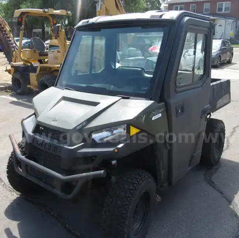 2015 Polaris Ranger 570 EFI with Enclosed Cab  V04759  U3162
