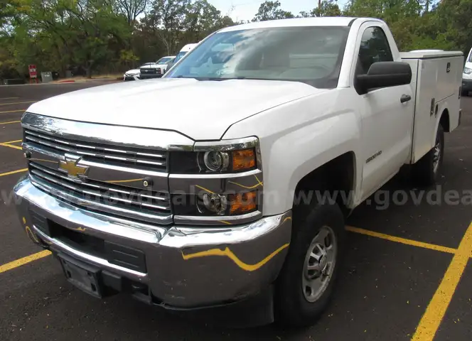 2017 Chevrolet Silverado 2500HD Pickup with Utility Bed &#x26; Bumper Mounted Crane  V05070  U3178
