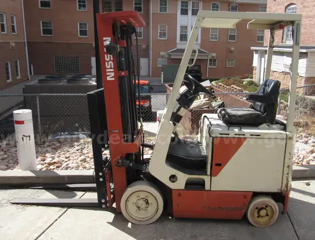 Nissan 48 Volt Electric Forklift  *PARTS OR REPAIR*  U3186