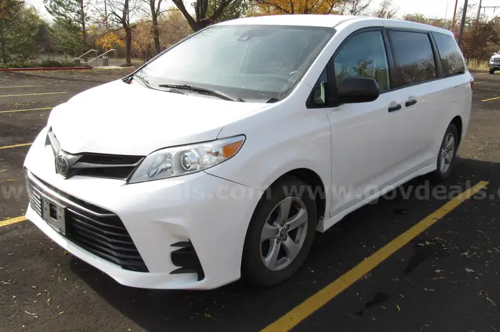 2019 Toyota Sienna L 7-Passenger Minivan  V06159  U3206