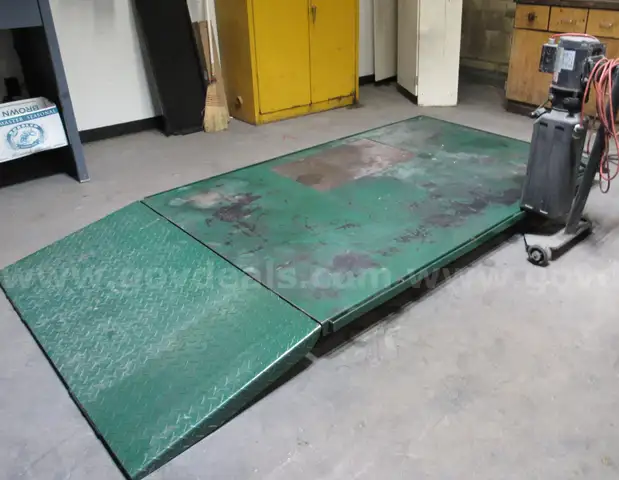 The Original Golf Lift *MUST BE REMOVED BEFORE 1-12-2026*  U3214