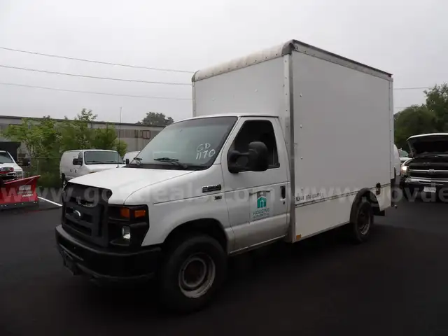 2013 Ford Econoline E350 SD (low miles)