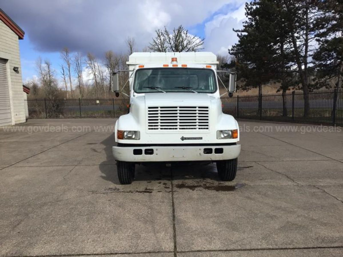 2002 International 4700 | AllSurplus