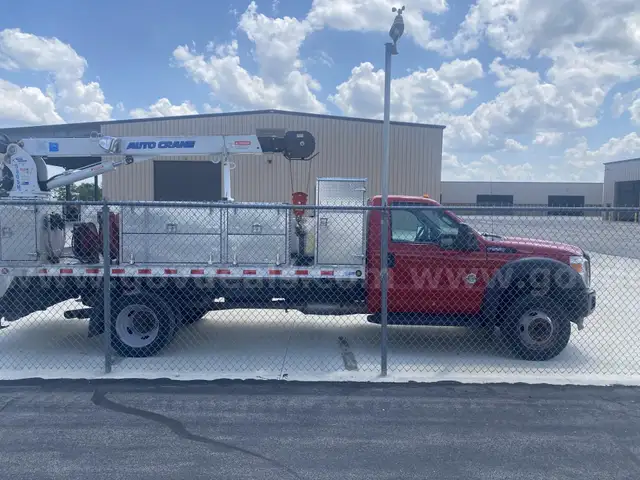 2012 Ford F-550 with Auto Crane