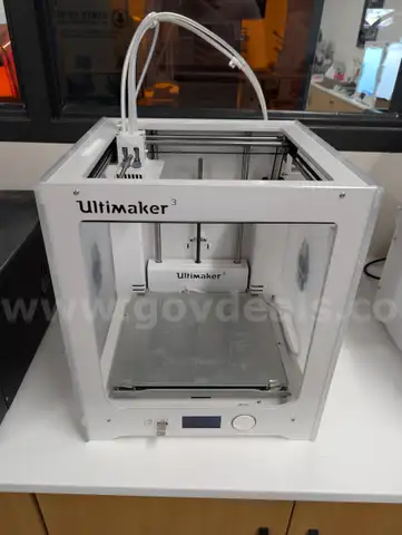 Ultimaker 3 Professional Dual-Extrusion 3D Printer &#x2013; Reliable, Precise, Easy to Use Dual-material printing with PVA supp