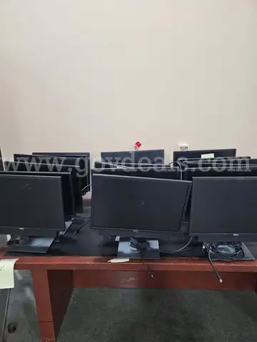 17 Dell 22" Monitors
