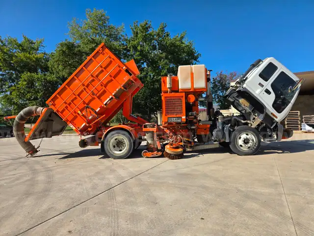 2002 GMC F7B042  Vacuum Street Sweeper  LOW MILEAGE!!