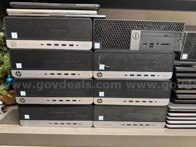 LOT OF COMPUTER EQUIPMENT