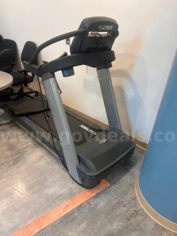 (1) Treadmill