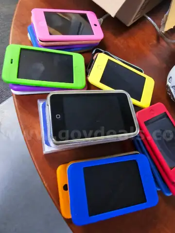 Lot of 24 Apple iPod Touchs
