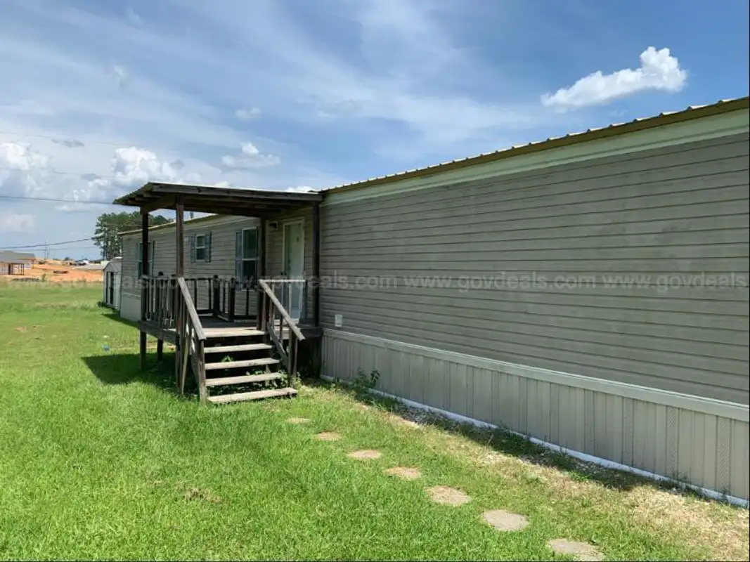 2006 Clayton Mobile Home 16' x 80' #594 | AllSurplus, image size:1067x800