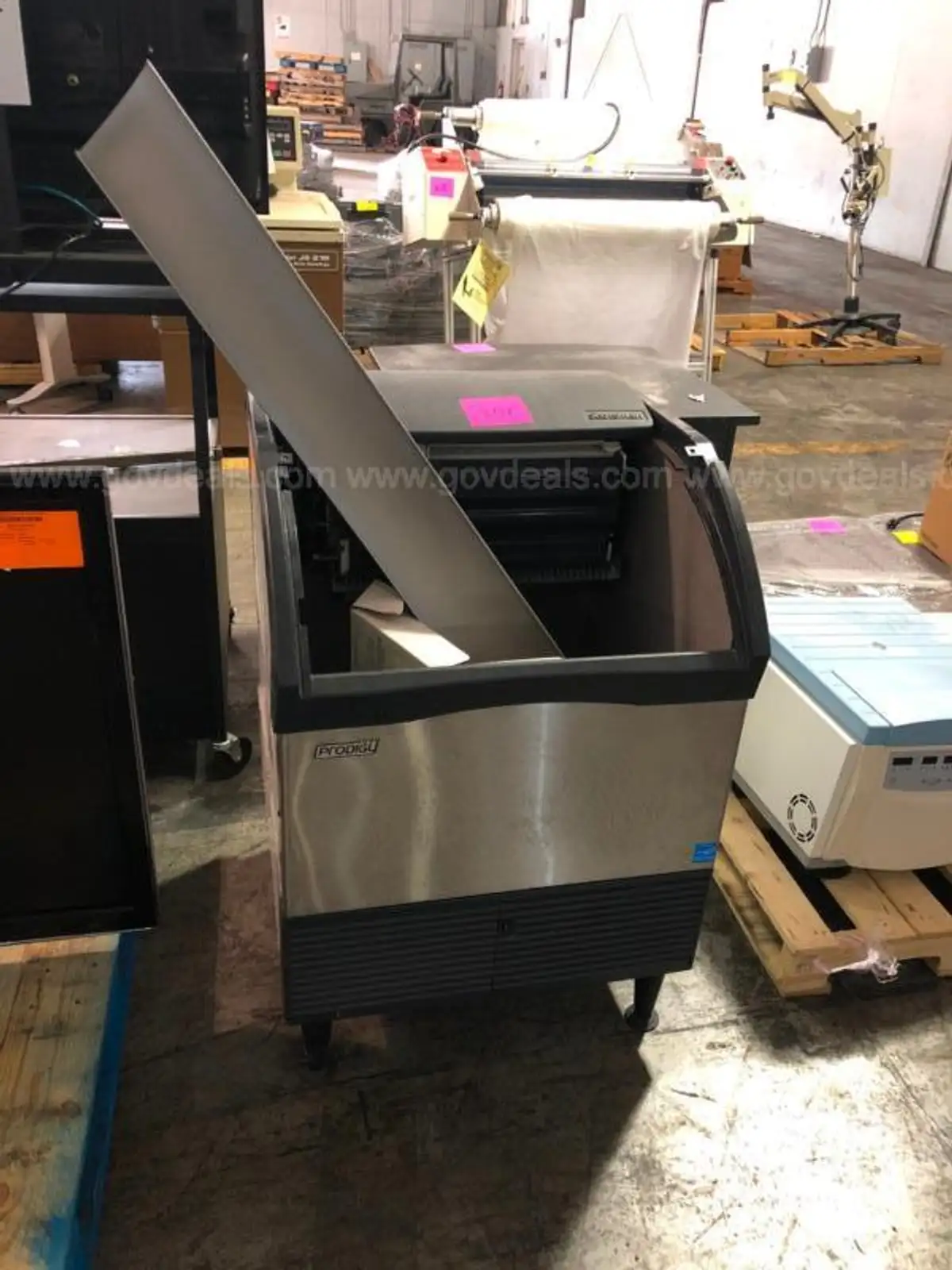 Scotsman Ice Machine Model CU1526SA1A AllSurplus