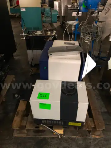 Lab Equipment (2 pcs)