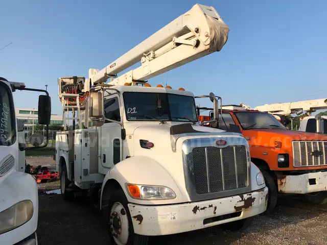 2008 Peterbilt 330