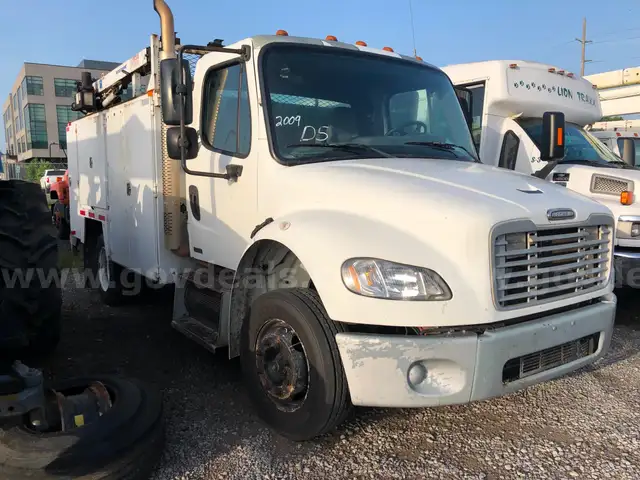 2009 Freightliner M2 106