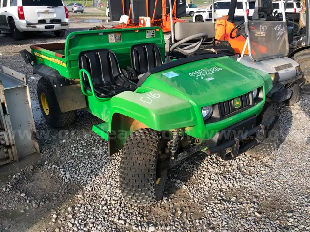 JOHN DEERE MOTORIZED CART