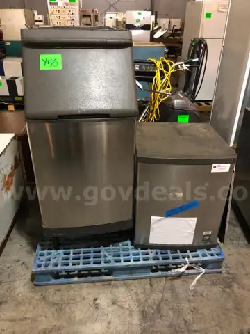 Ice Machine w/Bin