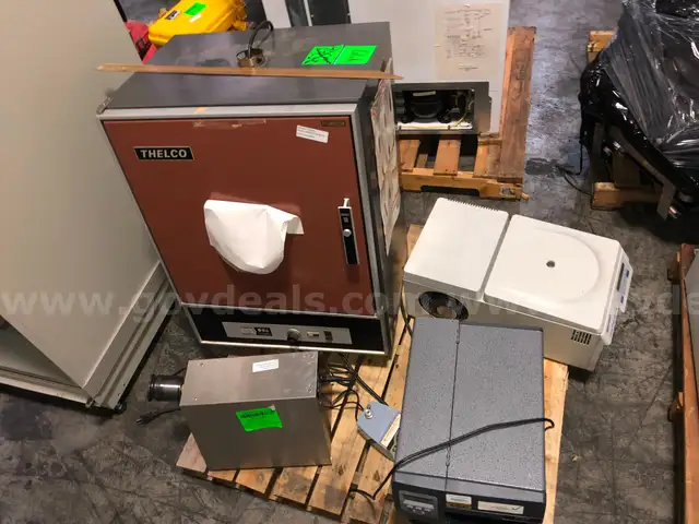 Lab Equipment (4 pcs)