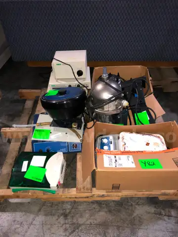 Lab Equipment (11 pcs)