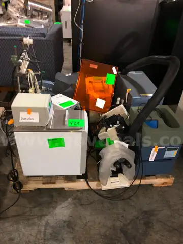 Lab Equipment (11 pcs)