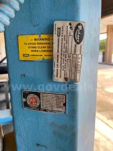 Automotive Lift