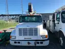 2002 International 4700 WITH VERSALIFT ATTACHED