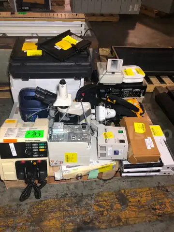Lab Equipment (21pcs)