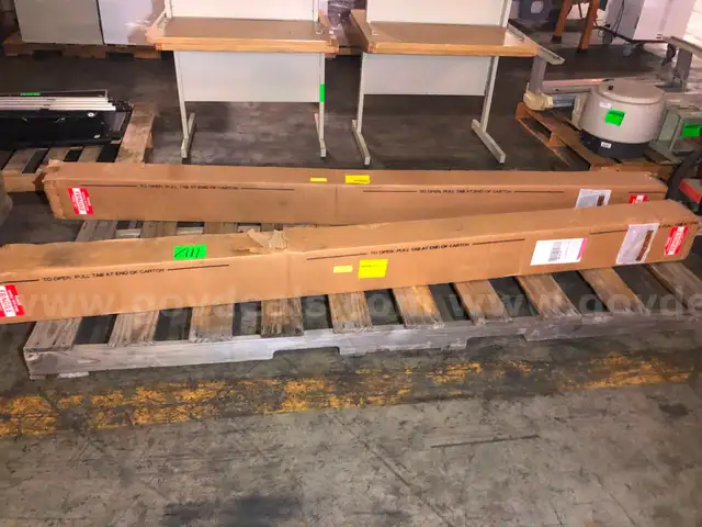Projector Screen (2pcs)