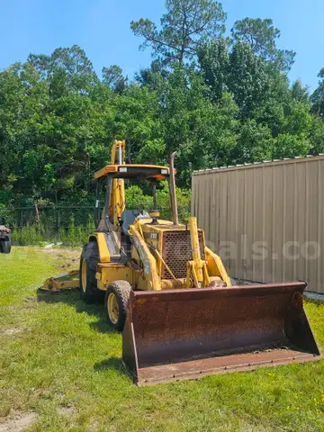John Deere Rubber Tire Backhoe