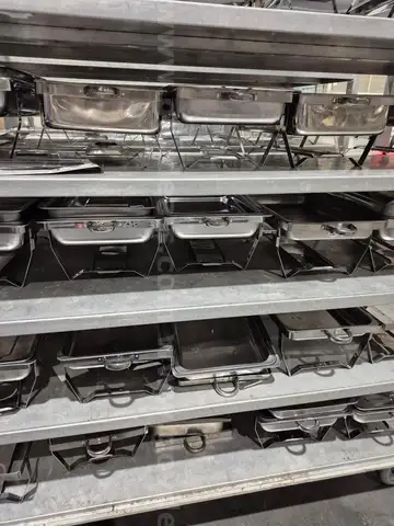 70 8 qt Chafing dishes