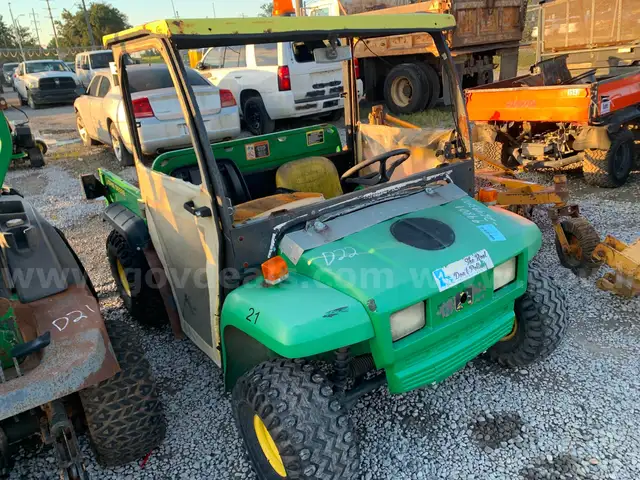 JOHN DEERE MOTORIZED CART