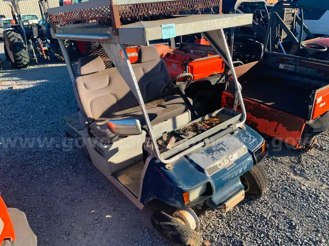 CLUB CAR GOLF CART