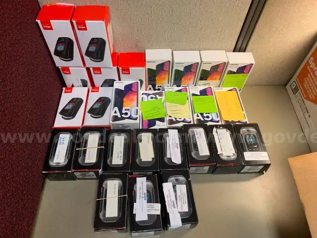 Cell Phone Bundle #10 (29 pcs)