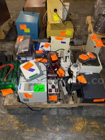 Lab Equipment (21 pcs)