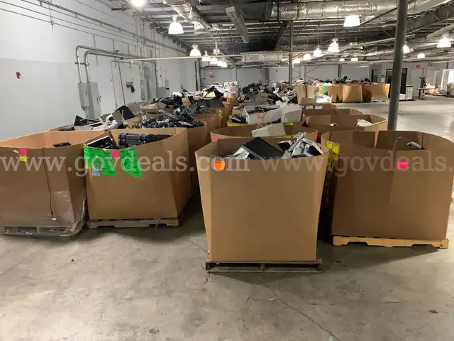 1 Lot (48 Pallets) of monitors, accessories and other electronics