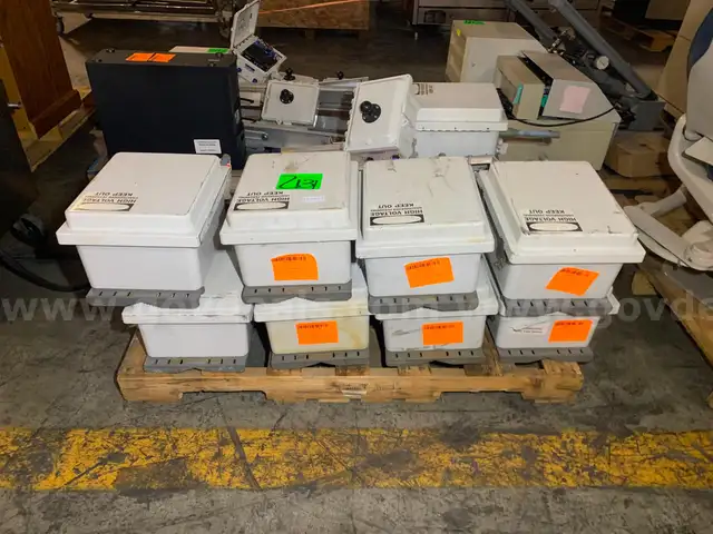 Lab Equipment (13 pcs)