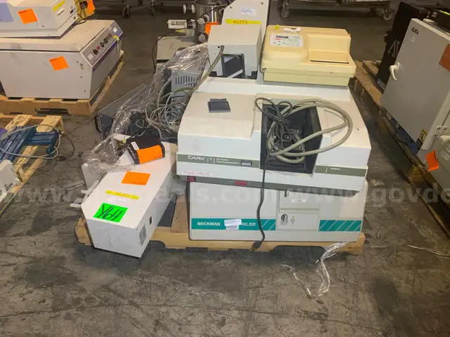 Lab Equipment (9 pcs)
