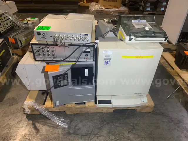 Lab Equipment (8 pcs)