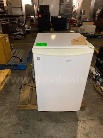 Kitchen Equipment (2 pcs)