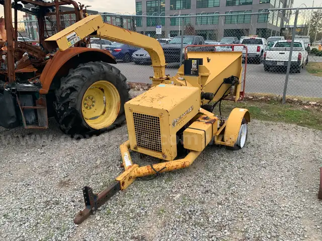 GRAVELY WOOD CHIPPER
