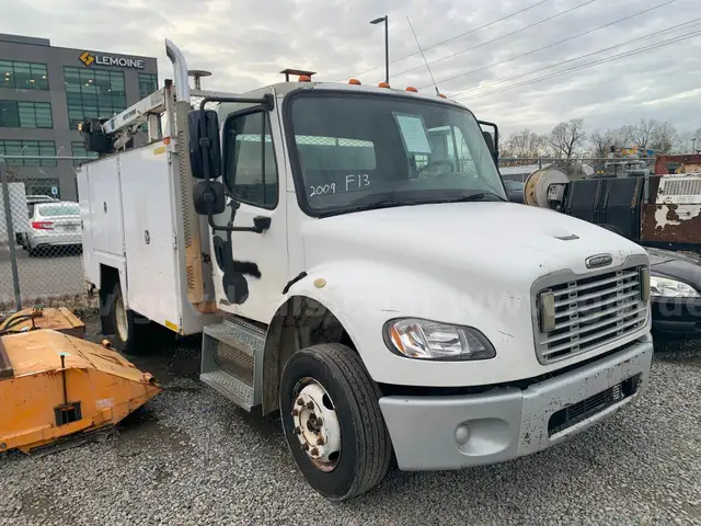 2009 Freightliner M2 106