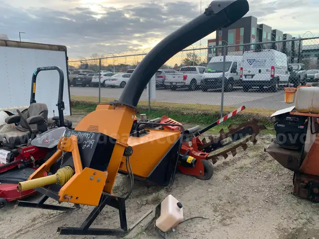 DITCH WITCH WOOD CHIPPER
