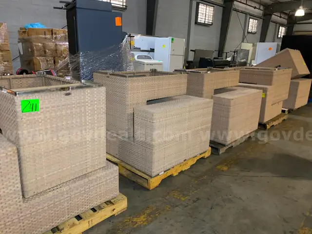 Outdoor Furniture (5 pallets)