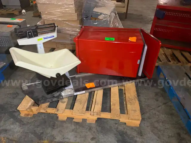 Medical Equipment (2 pcs)