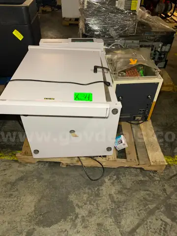 Lab Equipment (2 pcs)